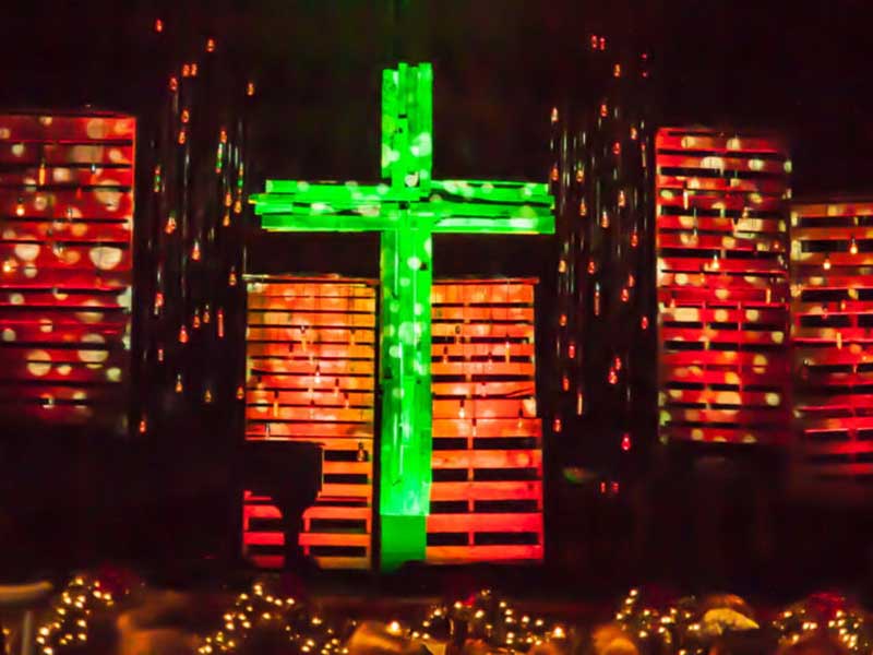 Décors de scène d'église portables décorés de croix et d'éclairage de scène