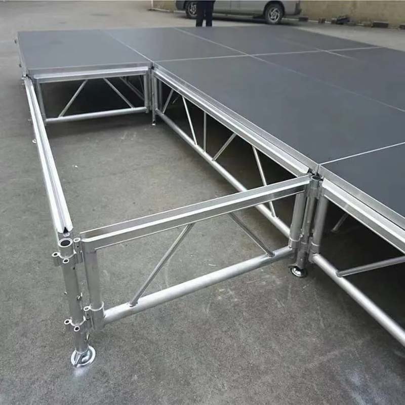 Scènes de 4x4 pieds combinées avec des scènes de 4x8 pieds