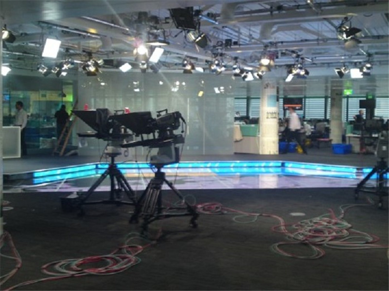 Équipement de scène en treillis de projecteur de studio d'actualités télévisées