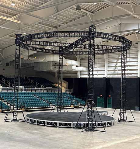 Structure noire pour le cirque