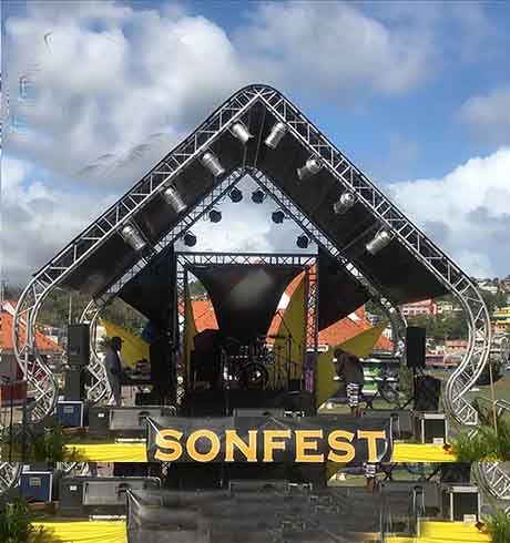 Des stands Truss à Trinité-et-Tobago